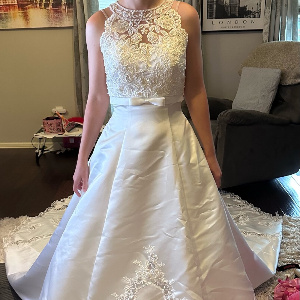 Elegant White Lace Wedding Dress